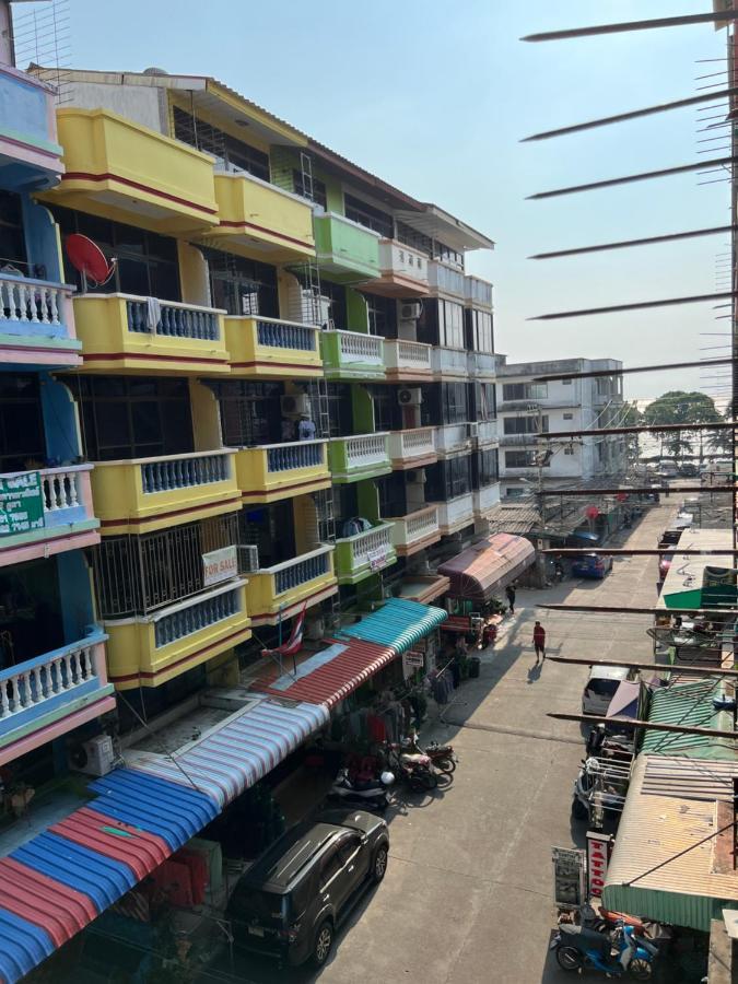 Yuri Guesthouse Jomtien Beach Exterior photo