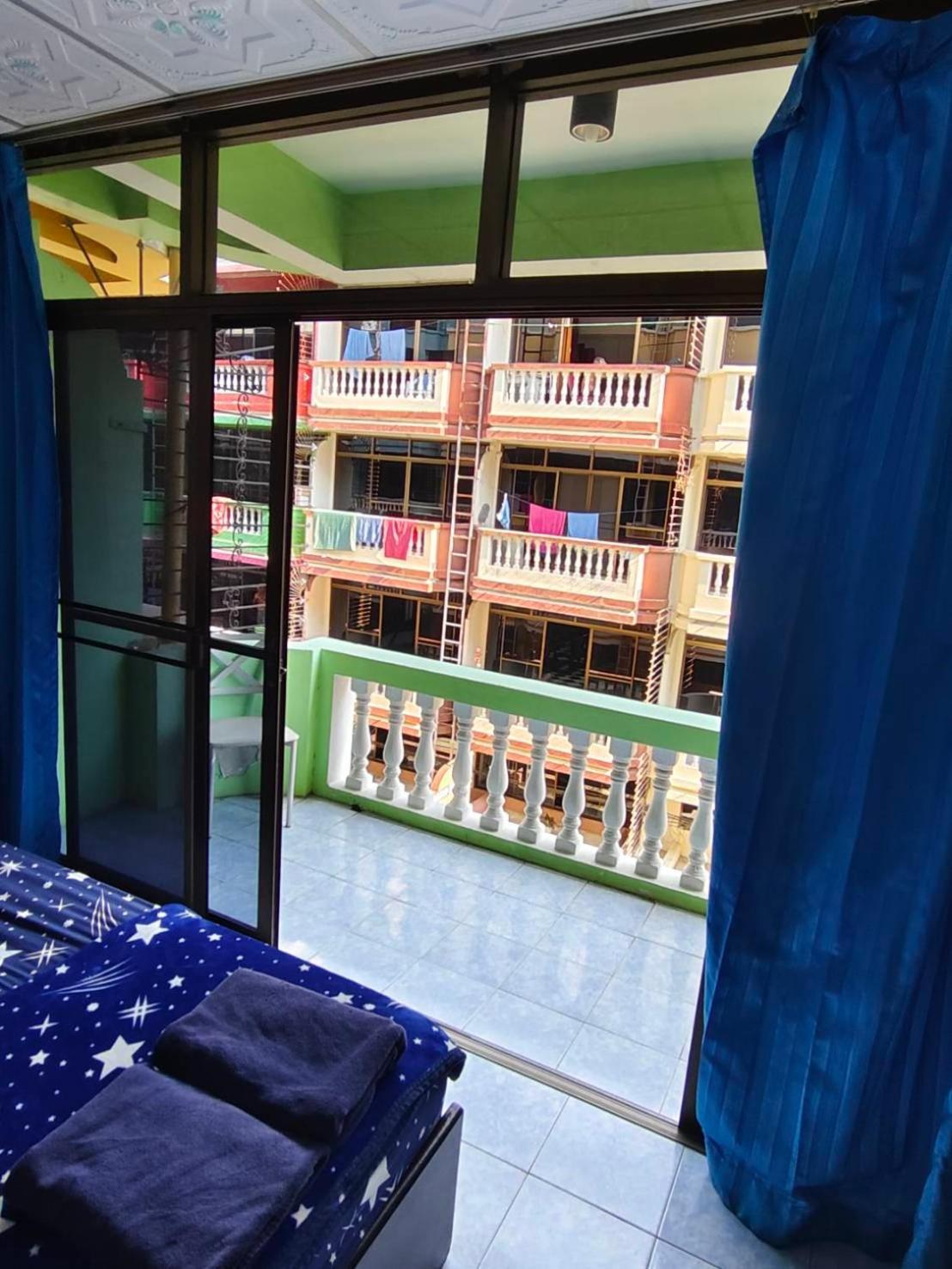 Yuri Guesthouse Jomtien Beach Exterior photo