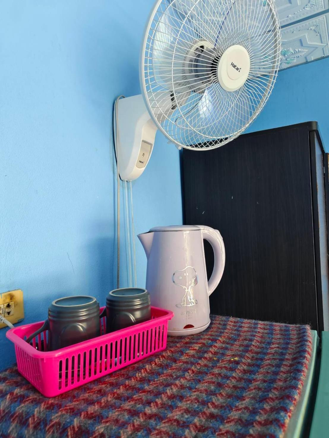 Yuri Guesthouse Jomtien Beach Exterior photo